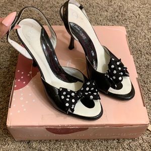 👠Black with polka dot bow Joey heels👠